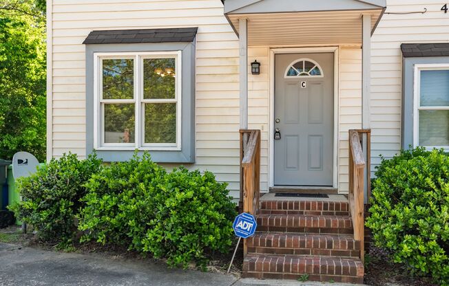 Lovely 2 Bedroom End Unit Townhome in NE Raleigh!