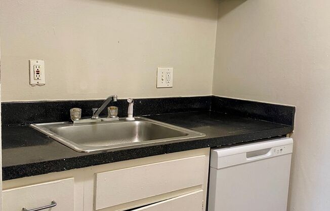 1 bed, 1 bath, 564 sqft, $785, Unit 65B