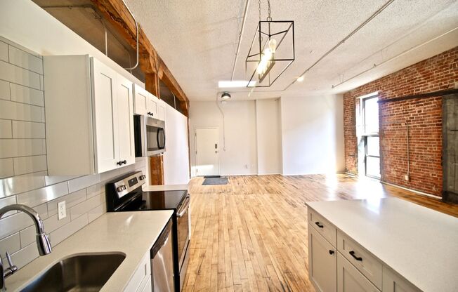 1 bed, 1 bath, 1,093 sqft, $1,575, Unit 408