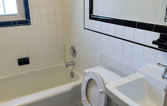 Studio, 1 bath, 400 sqft, $1,545, Unit 104