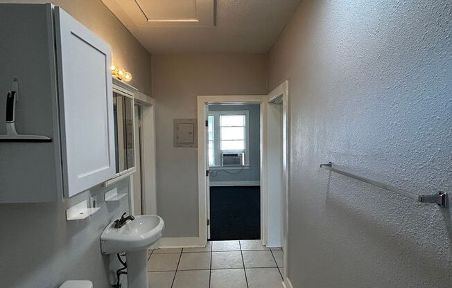 2 beds, 1 bath, $1,195