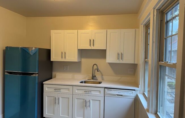 Wonderful Duplex in the Heart of Squirrel Hill!