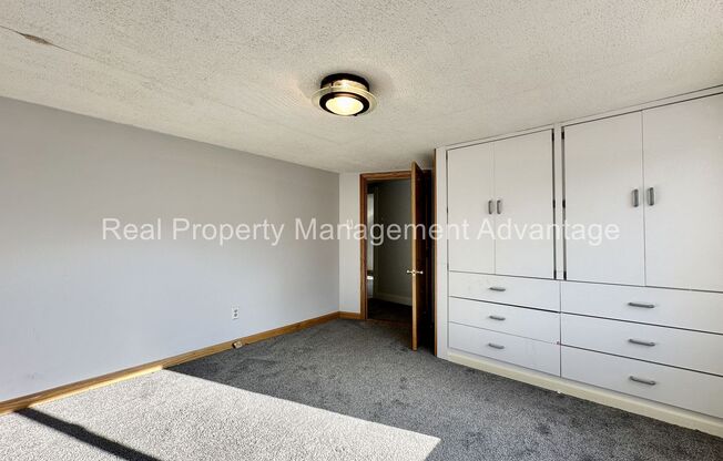 3 beds, 2 baths, $2,300