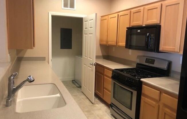 2 beds, 2 baths, $1,499, Unit 1