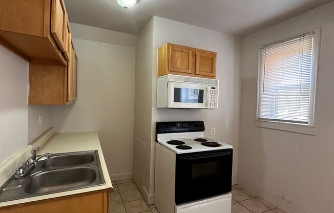 1 bed, 1 bath, $750, Unit 203