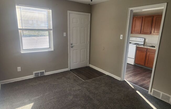 3 beds, 1 bath, 1,500 sqft, $1,300, Unit 1614-00