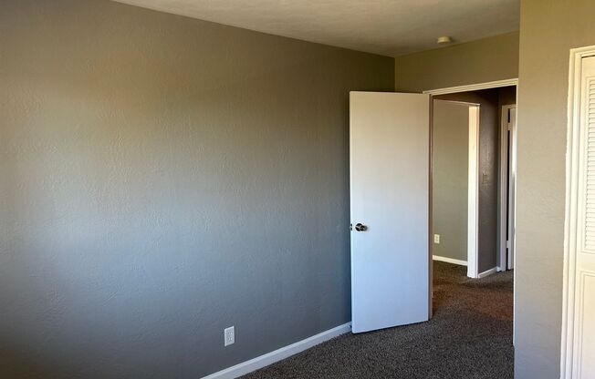2 beds, 1 bath, 750 sqft, $1,070, Unit B05 1038 17