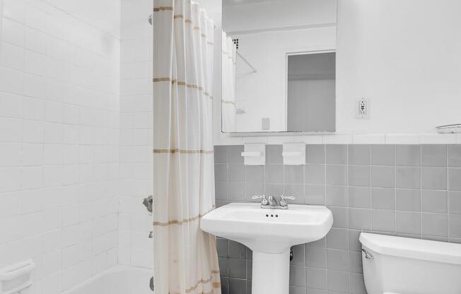 1 bed, 1 bath, 750 sqft, $4,200, Unit 5E