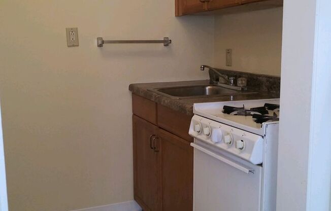 1 bed, 1 bath, 500 sqft, $695, Unit 407-7