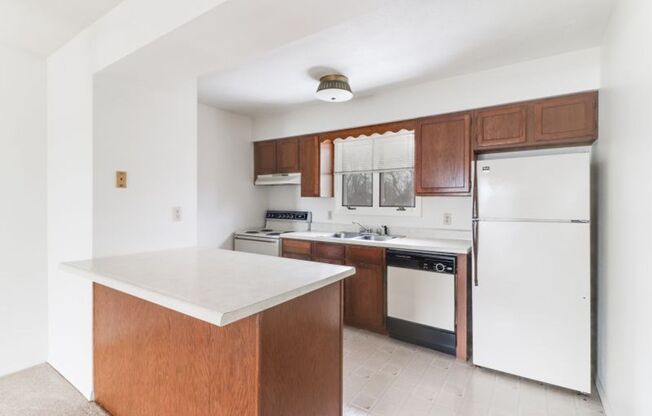 2 beds, 1 bath, $950, Unit 302