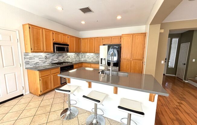 Executive Style Vista Home at an Affordable Price!