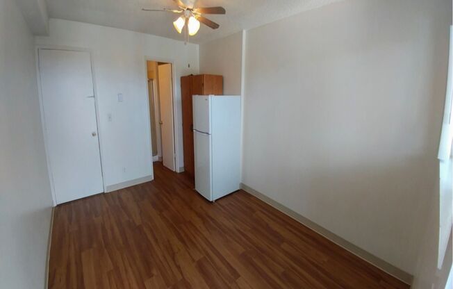 Studio, 1 bath, 300 sqft, $695, Unit 48