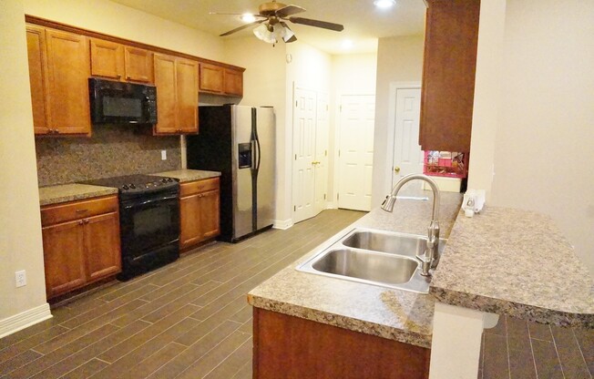3/2 2059 sf. 144 Clear brooke in gated River Brooke Sub. $1950/month