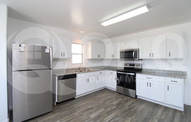 822 N NAVAJO LN