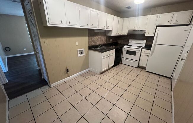 2 Bedroom 1 Bathroom Duplex in Winterville!
