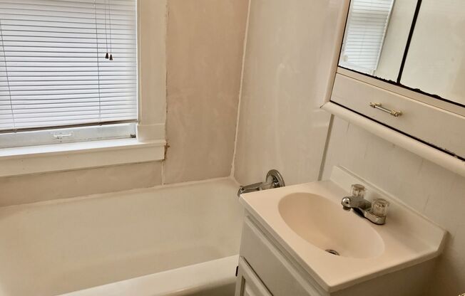 1 bed, 1 bath, 700 sqft, $810, Unit 4215-101