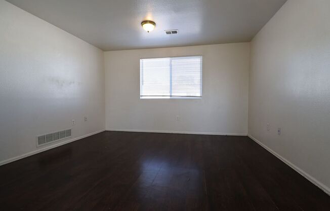 3 beds, 1 bath, $1,450, Unit 3638 Denver St