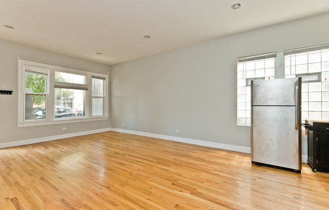 2109 W Warner Ave