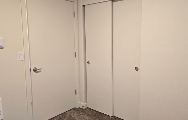 3 beds, 2 baths, 1,075 sqft, $2,050, Unit 213