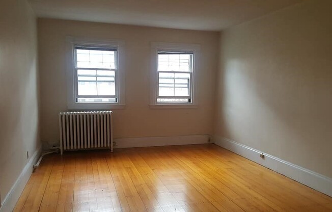 2 beds, 1 bath, 1,200 sqft, $3,300, Unit 4