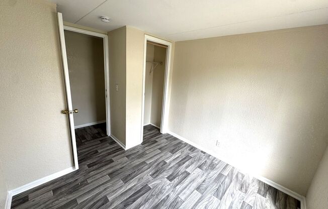 GORGEOUS REMODELED 2BR/1BA Mobile Home w/HUGE PORCH