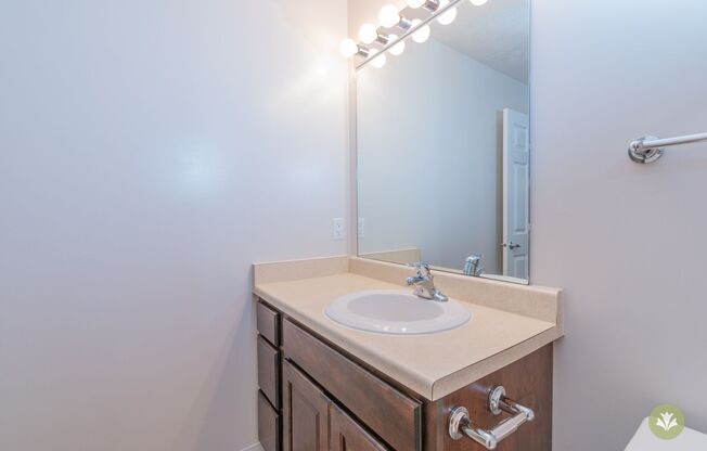 1 bed, 1 bath, 876 sqft, $1,195, Unit V-137