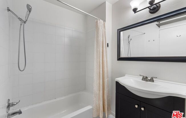 1 bed, 2 baths, 718 sqft, $3,800, Unit 710