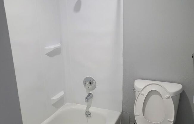 2 beds, 1 bath, 867 sqft, $1,255, Unit 601 K102