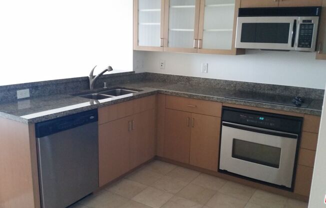 1 bed, 2 baths, 882 sqft, $4,795, Unit 1219