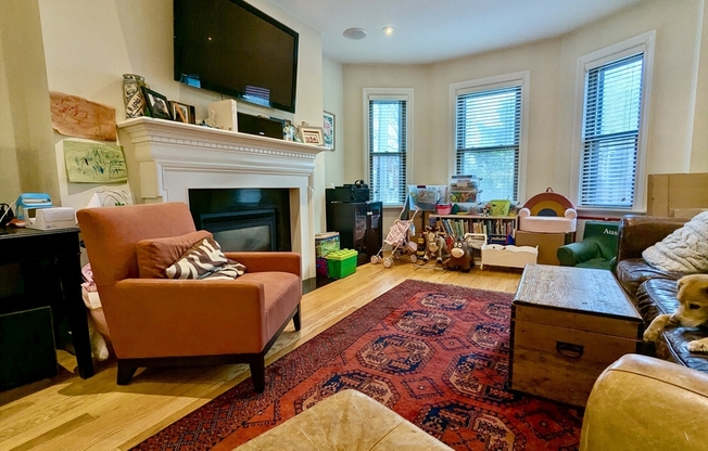 925 E BROADWAY