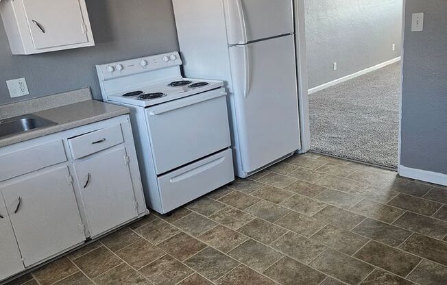 2 beds, 1 bath, 750 sqft, $1,070, Unit B03 1024 15