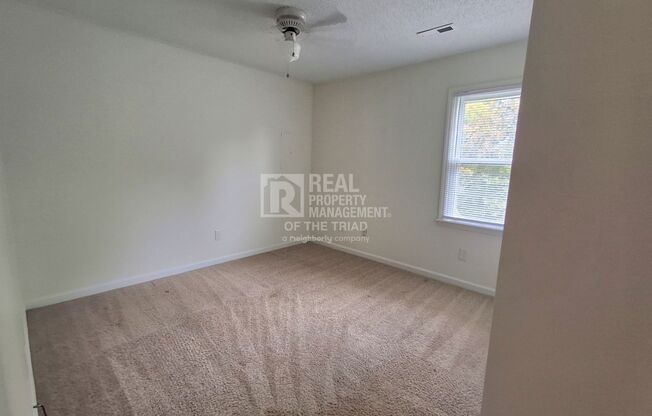 3 beds, 1 bath, 852 sqft, $1,025, Unit Unit A