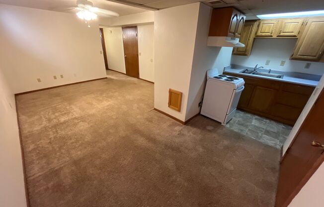 1 bed, 1 bath, 530 sqft, $1,100, Unit 415 Unit B