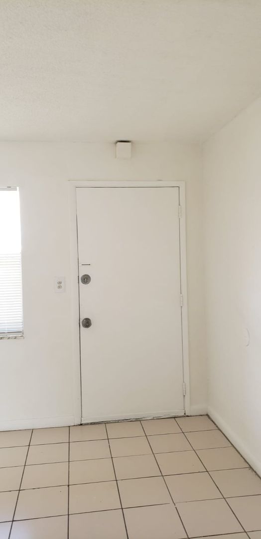 One-bedroom for rent in Pompano Beach