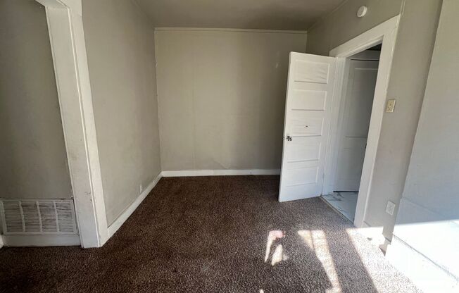 4 beds, 1 bath, $1,250