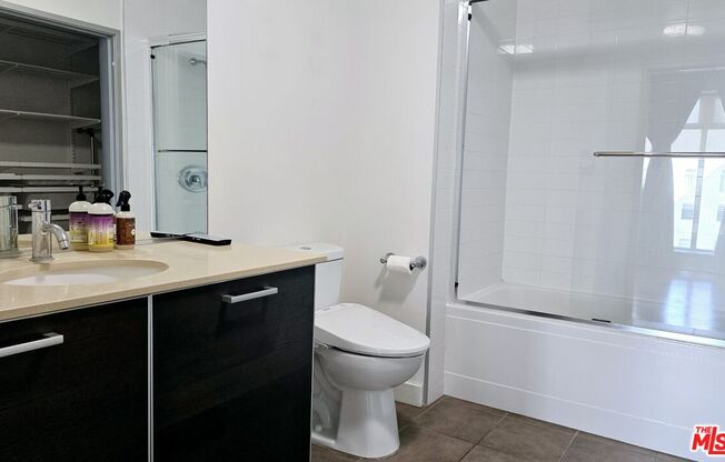 2 beds, 2 baths, 1,030 sqft, $3,200, Unit 718