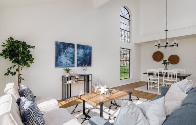 1805 WHITE OAK CV