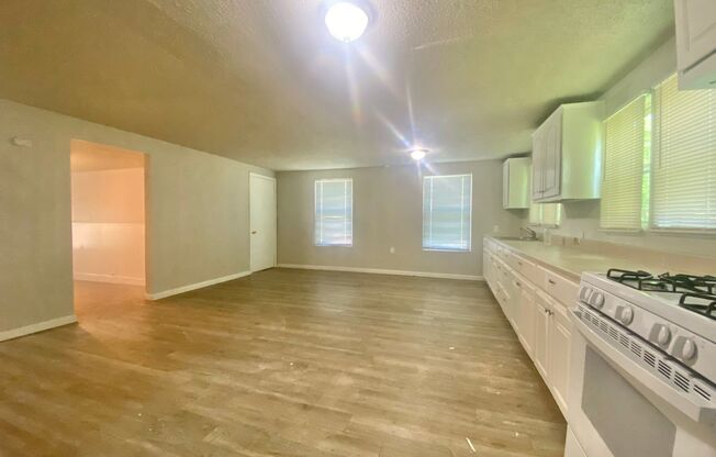 3 beds, 1 bath, $995