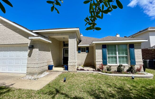 Beautiful single-story home on a quiet street in Leander!