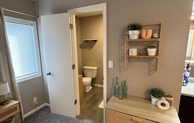 2 beds, 1.5 baths, 680 sqft, $949, Unit 8534