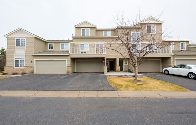 Rare maple grove townhouse available! 3 beds 2 bath, updates through-out!