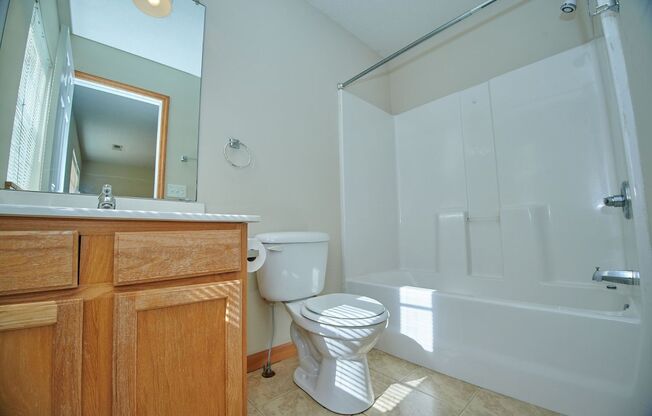 2 beds, 2.5 baths, 1,100 sqft, $1,295, Unit 34W