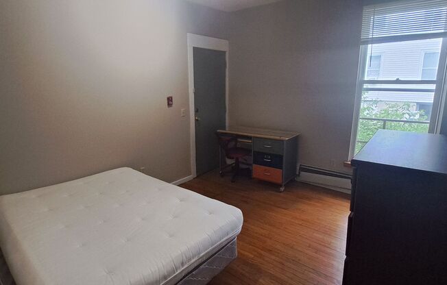 2 beds, 1 bath, 700 sqft, $1,995, Unit #2