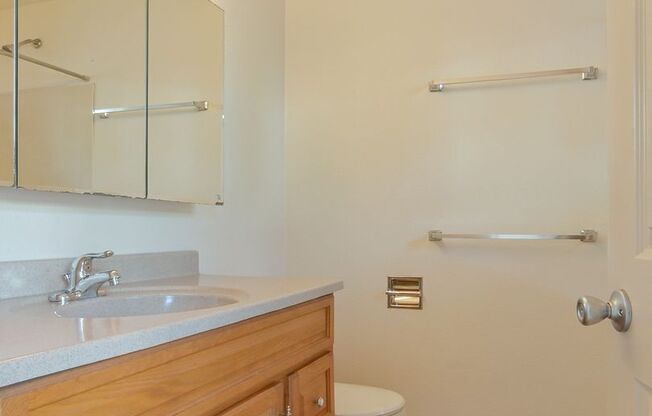 2 beds, 1 bath, $1,550, Unit 2