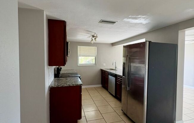 Lovely 3 Bed 2.5 Bath w/ Den and 2 Car Garage