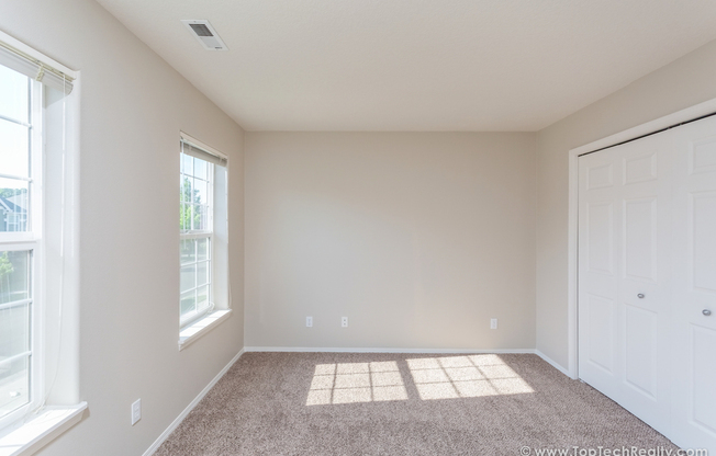 3 beds, 2.5 baths, $2,550