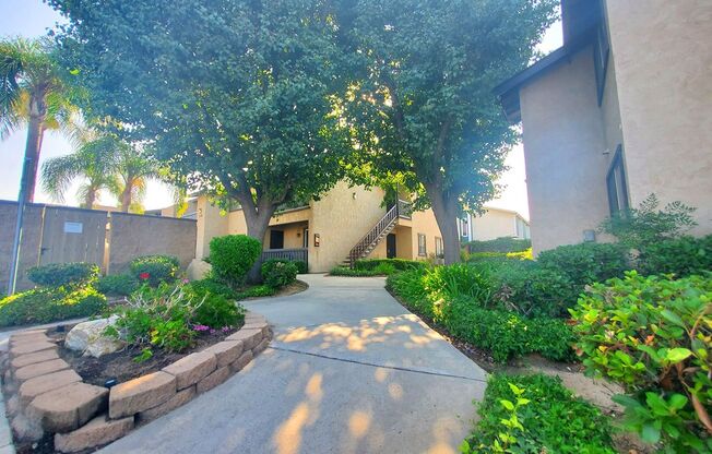 2 beds, 2 baths, 930 sqft, $1,825, Unit 32