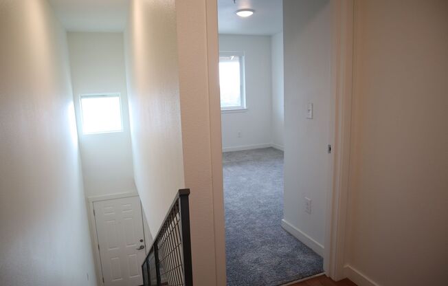 3 beds, 1.5 baths, 1,500 sqft, $1,595, Unit Apt 19