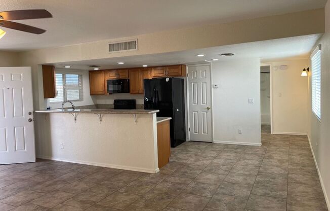 1 bed, 1 bath, 756 sqft, $1,100, Unit #4