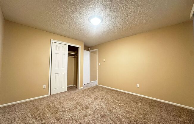 3 beds, 1 bath, 1,000 sqft, $1,300, Unit 3